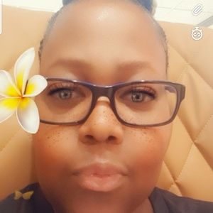 Meet your Posher, Delphine